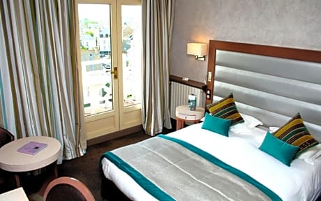 Emeraude Double Room with City View