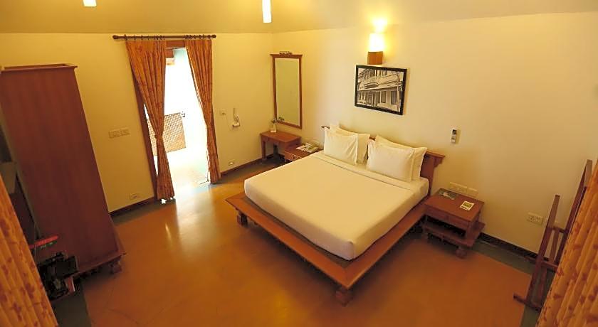 Le Pondy - Beach and Lake Resort