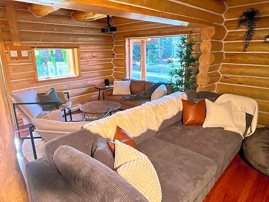 Golden Cabin - Hot Tub - Games Barn - Theatre