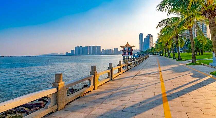 7 Days Premium Zhuhai Gongbei Light Railway Branch