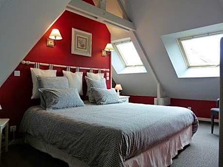 Twin Room with Private Bathroom