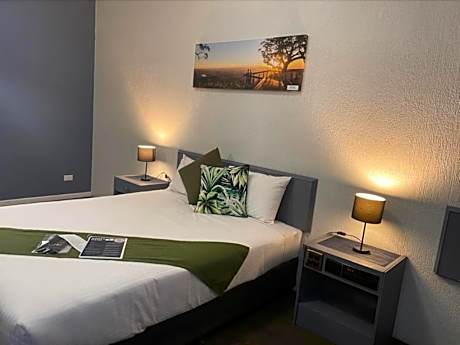 Double or Twin Room for 1 person (Non pet)