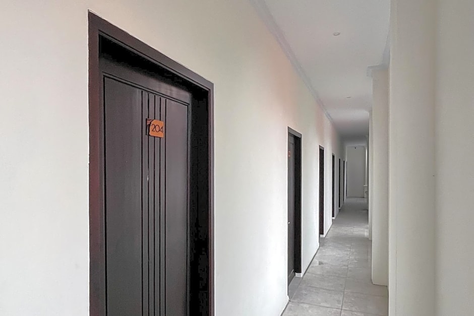 Moresto Hotel Mitra RedDoorz
