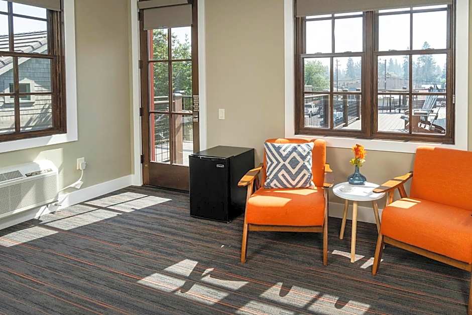 Ski Inn Taphouse Hotel