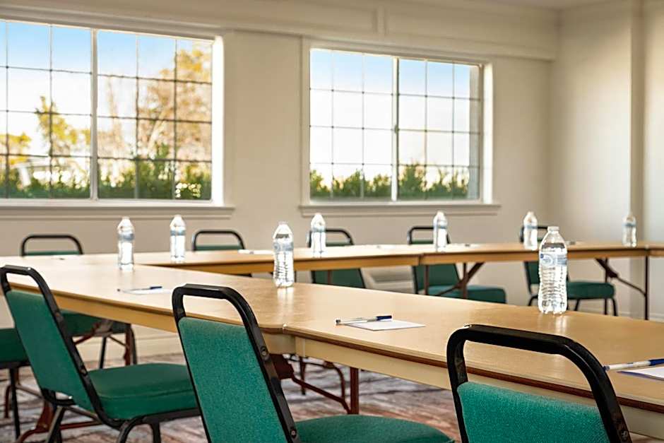 Baymont by Wyndham Blackwell I-35