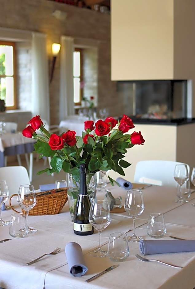 VELANERA Hotel & Restaurant