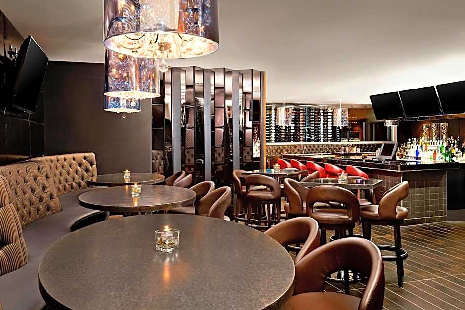 Four Points By Sheraton Hotel & Suites Calgary West