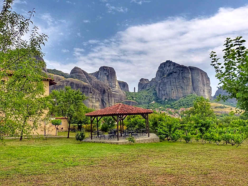 Hotel Doupiani House