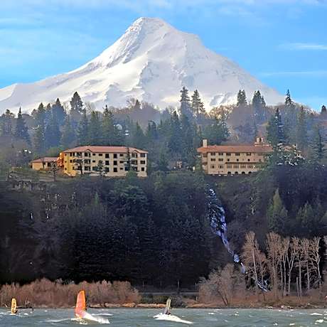 Columbia Cliff Villas