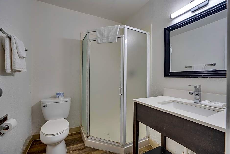 Econo Lodge Stockton near I-5 Fairgrounds