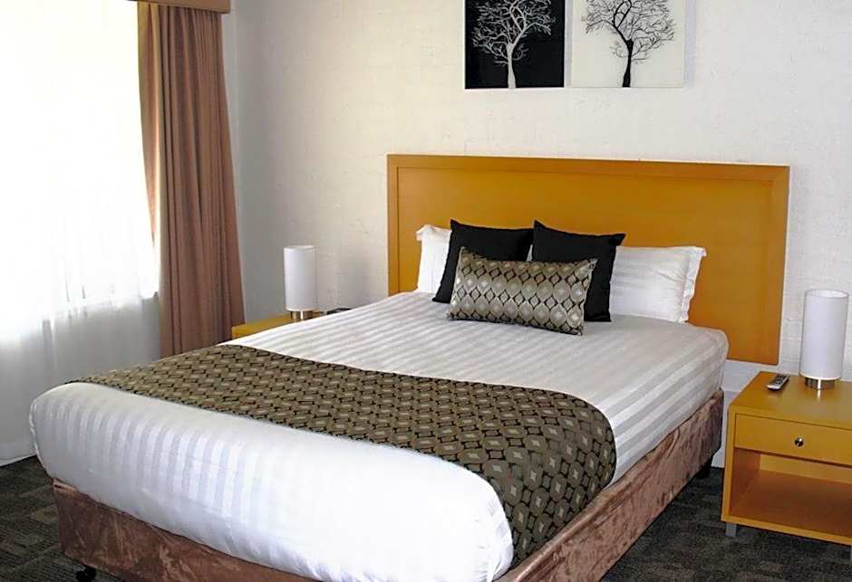 Blazing Stump Motel & Suites