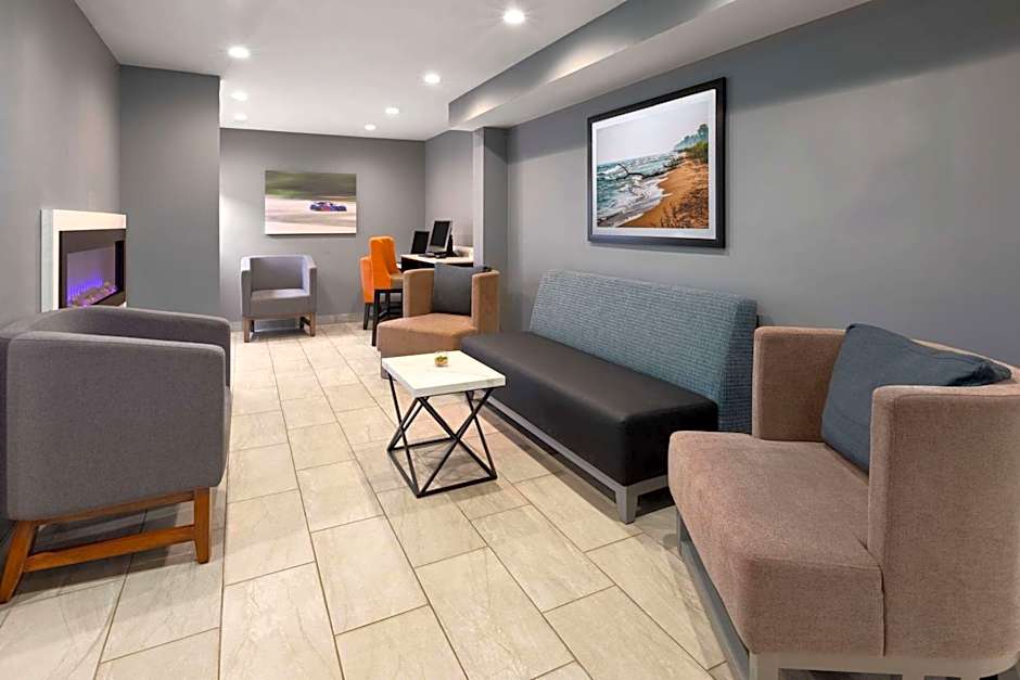 La Quinta Inn & Suites by Wyndham Sheboygan