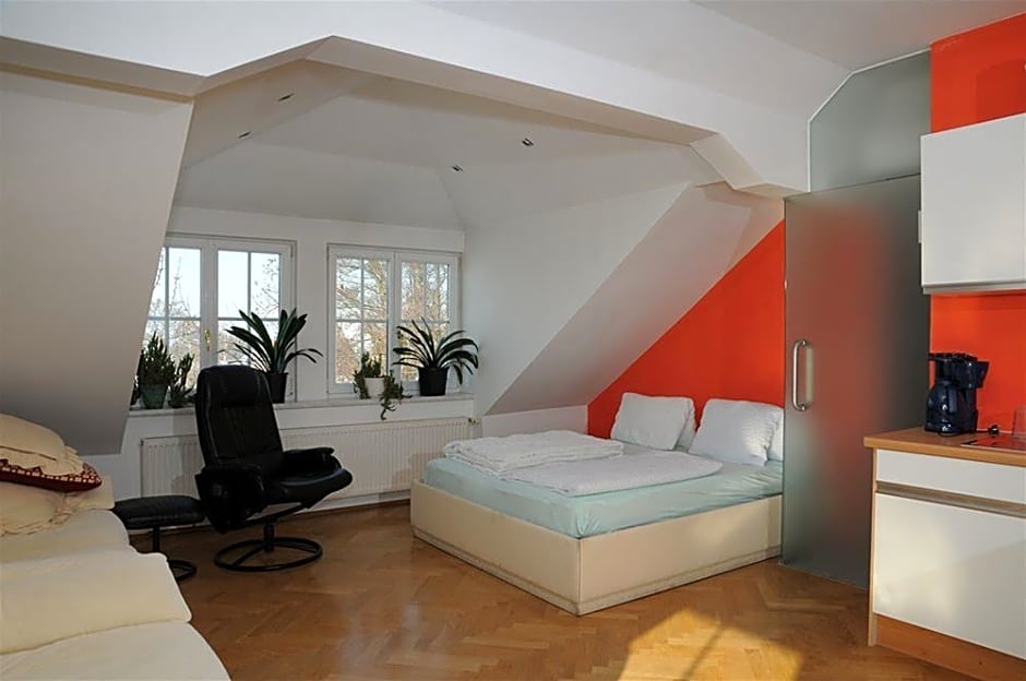 Geinberg Suites & Vianova  Center