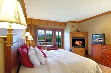 Premium King Room with Lake View and Jetted Tub