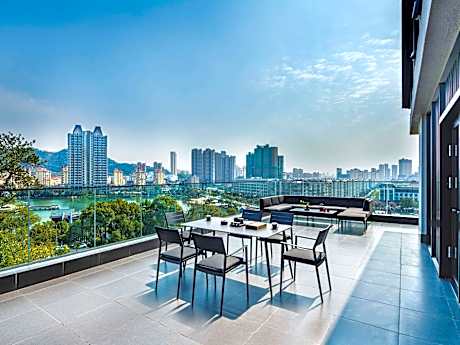 Deluxe Room, 1 Kingsize Bed, City Side