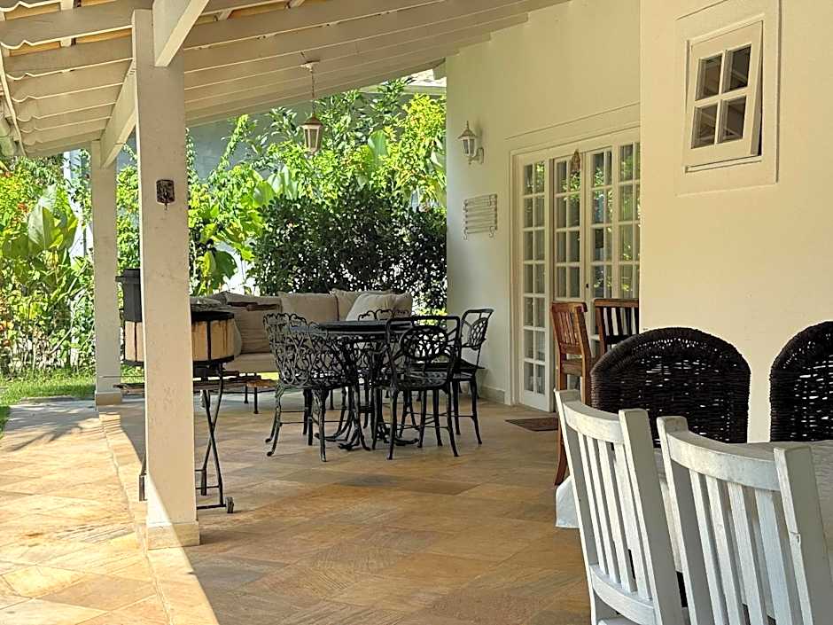 Casa com piscina privativa a 100m da Praia de Paúba