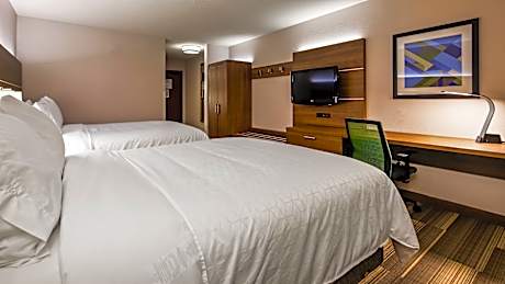 2 Queen Standard Corner Room