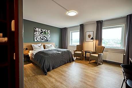 Admiral Room