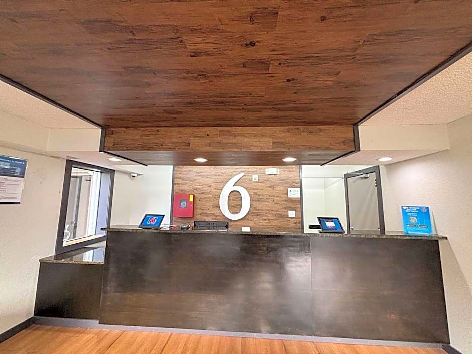 Studio 6 Suites Charlotte, NC Northlake