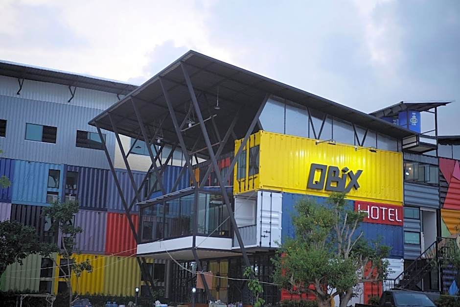 QBix Hotel