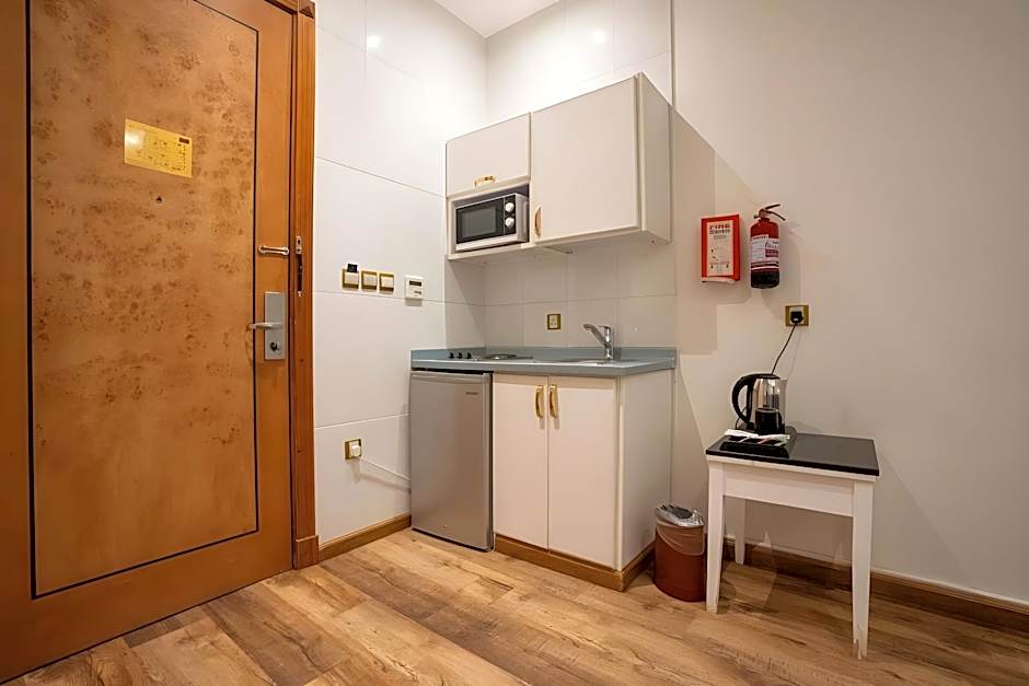 Platinum Alkhamseen Serviced Apartments