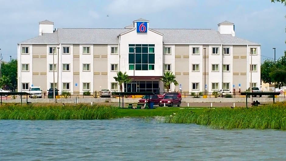 Motel 6 Eagle Pass Lakeside