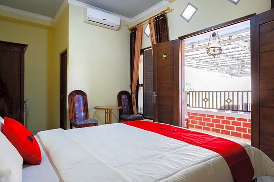 RedDoorz Syariah near Alun Alun Pacitan 2