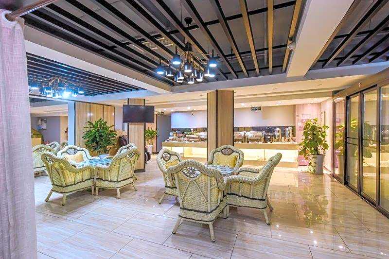 Lavande Hotel Luzhou Jiale Century City