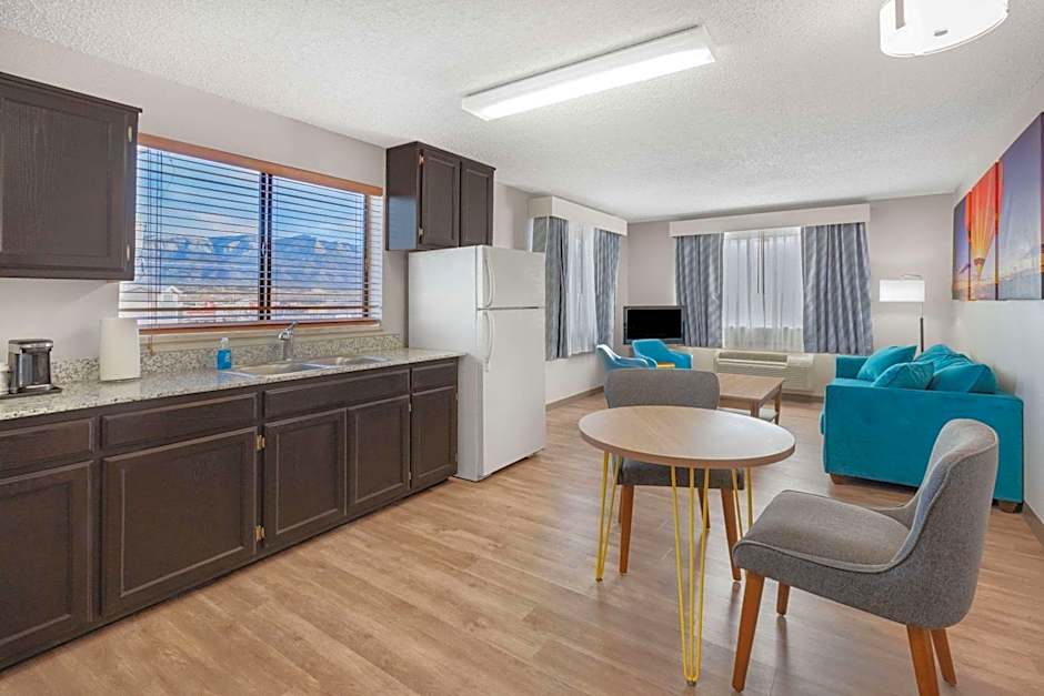 Days Inn by Wyndham Bernalillo