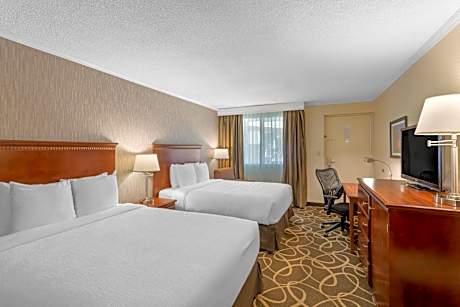 Queen Room with Two Queen Beds - Courtyard View