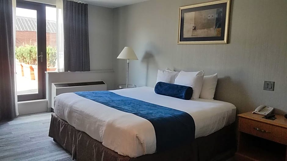 Marco LaGuardia Hotel & Suites