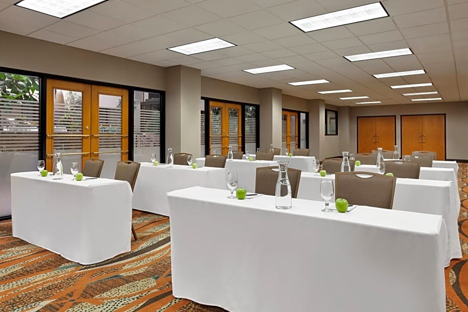 Embassy Suites by Hilton Oklahoma City Will Rogers Airport
