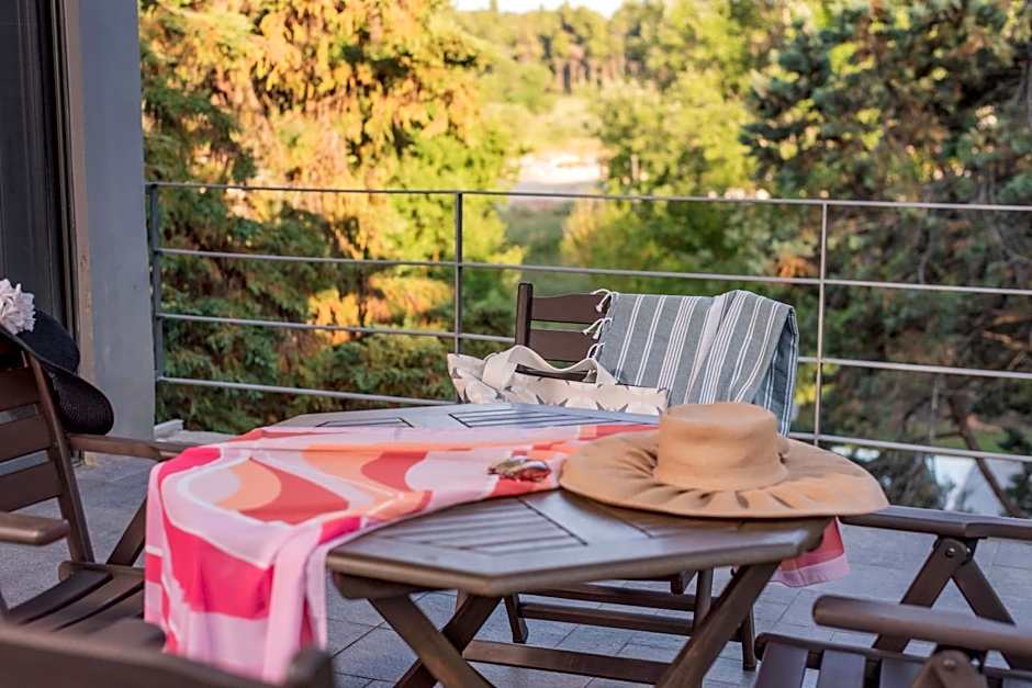 Sani More & Sani Woods