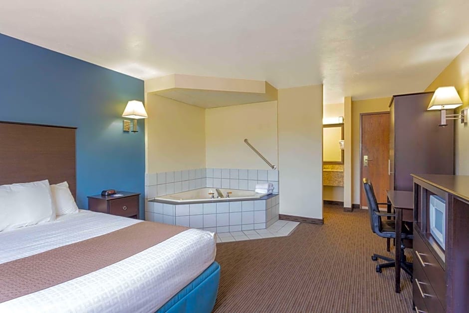 AmericInn by Wyndham Green Bay West