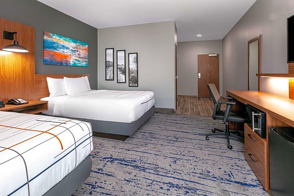 La Quinta Inn & Suites by Wyndham Jacksonville TX