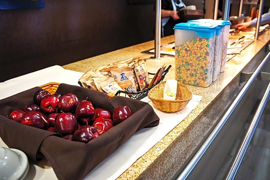 Crystal Inn Hotel & Suites - Midvalley