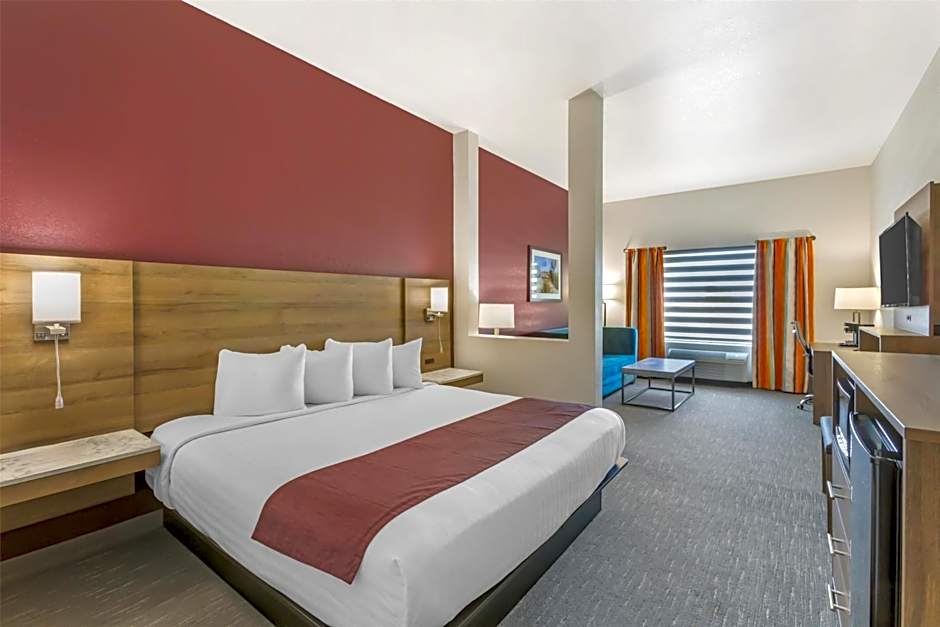 Photo 1 of 4 of 1 King Bed with Sofabed Suite