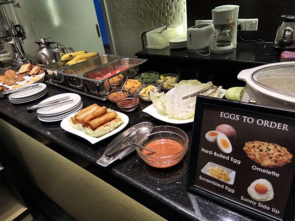 Clover City Center Plus Hotel