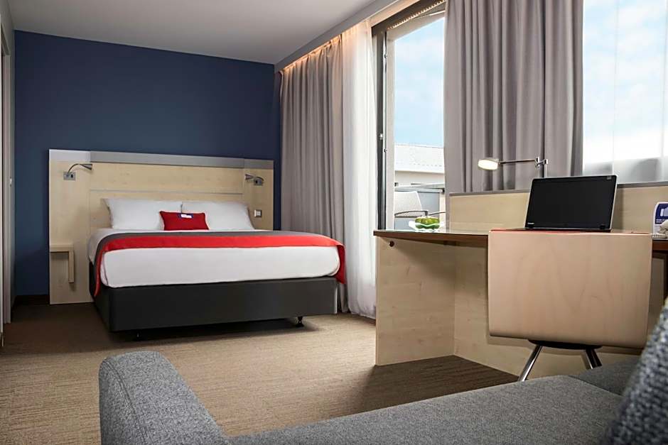 Holiday Inn Express Toulouse Airport By IHG