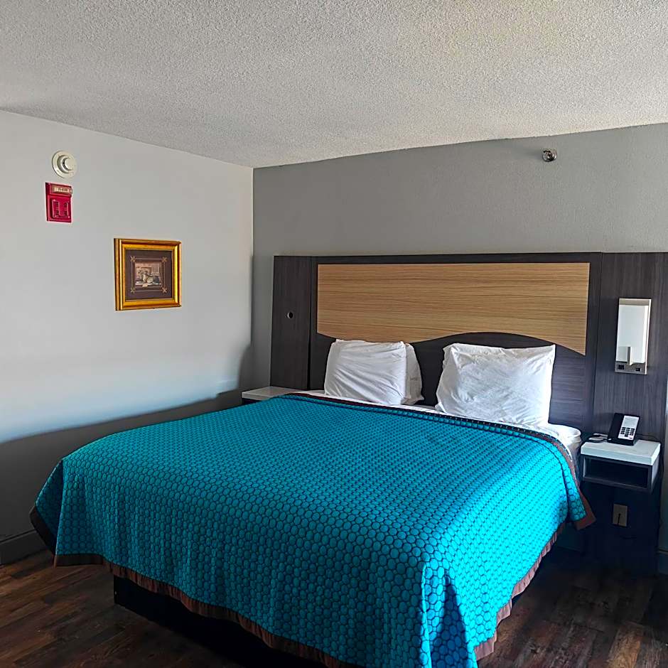 Mountain Vista Inn & Suites - Walking Distance to the Island