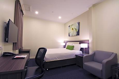 Superior Room 1 Queen Bed