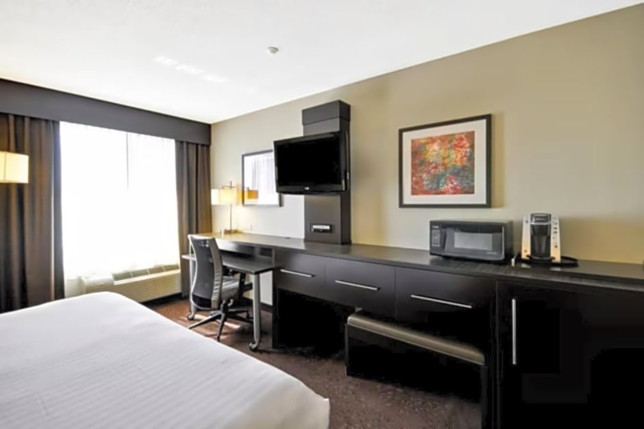 Holiday Inn Express Romulus / Detroit Airport By IHG