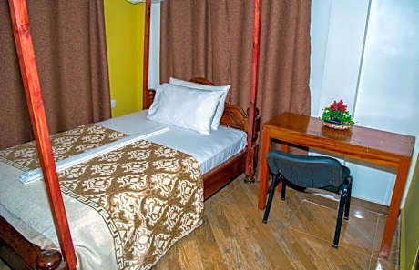 Apartment with Pool View