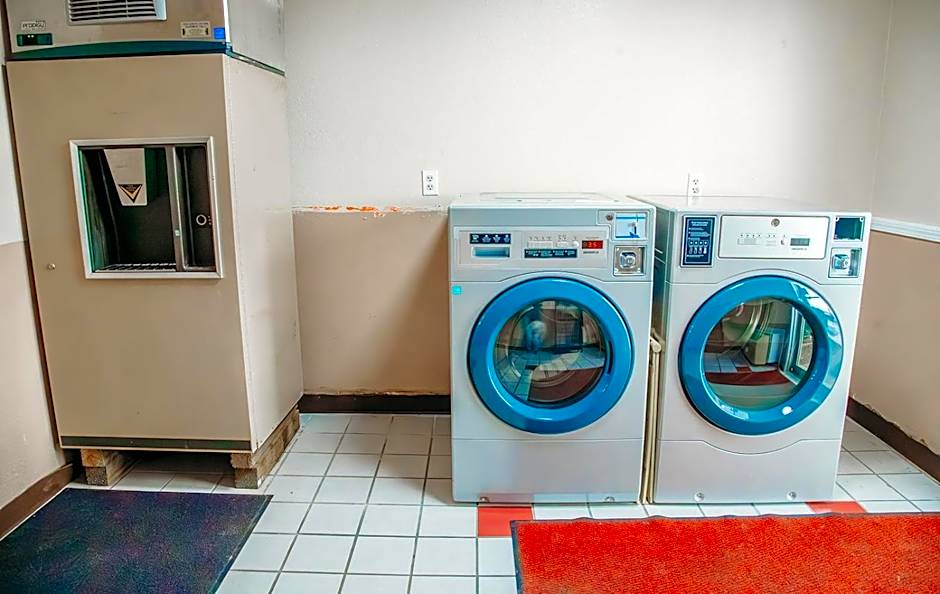 Country Garden & Suites-Benton