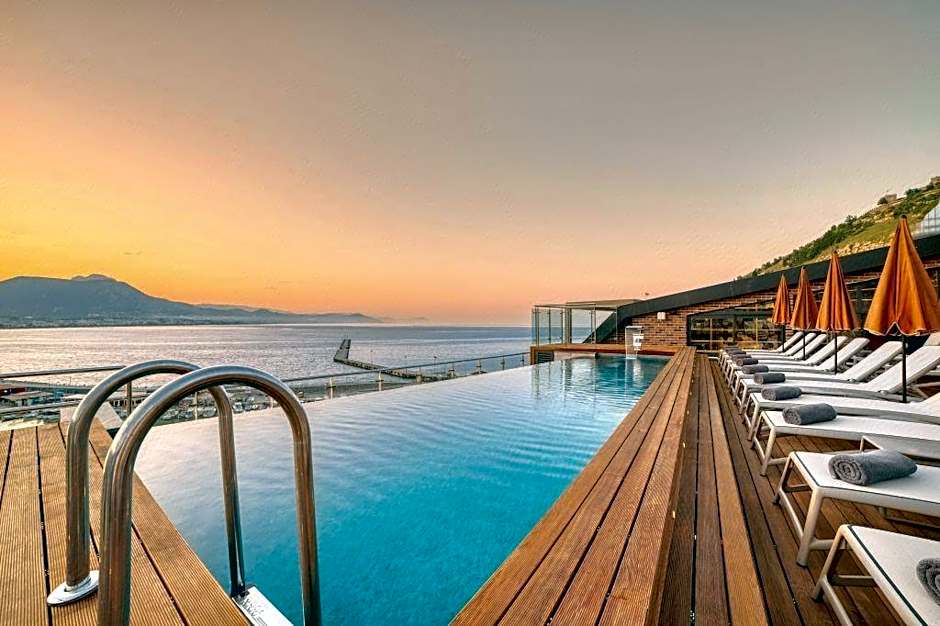 Numa Port Hotel