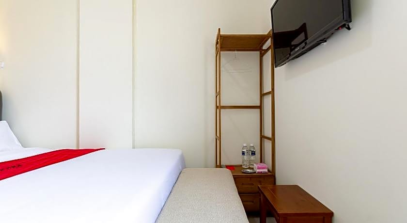 RedDoorz Plus @ Komplek ABC Batu Aji Batam