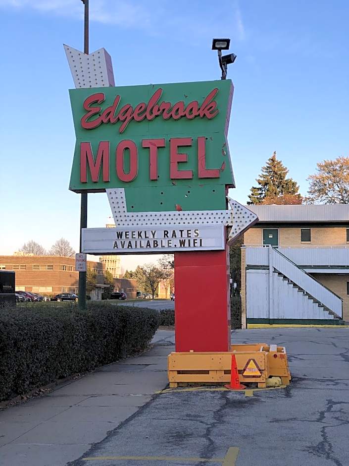 OYO Hotel Edgebrook Chicago North Shore