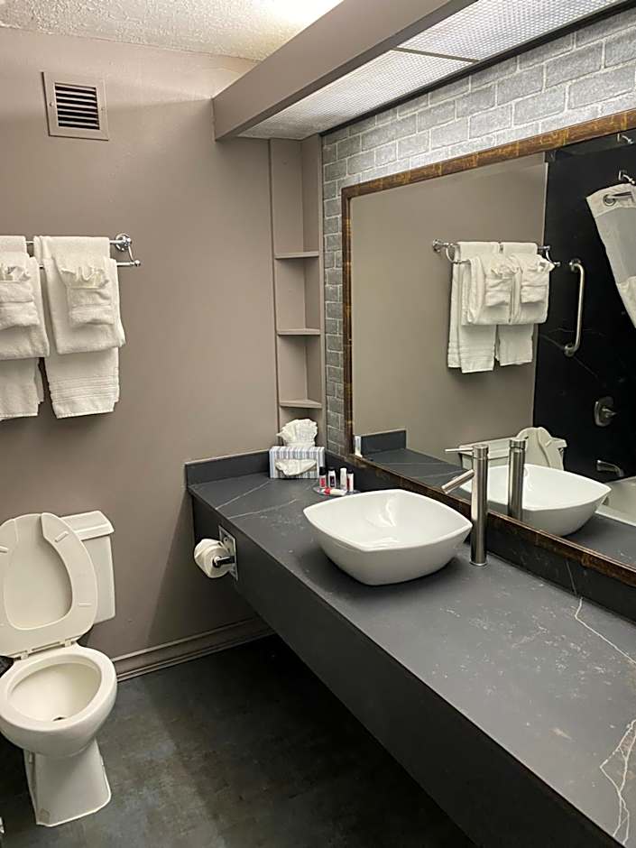 Ramada by Wyndham Albuquerque Midtown
