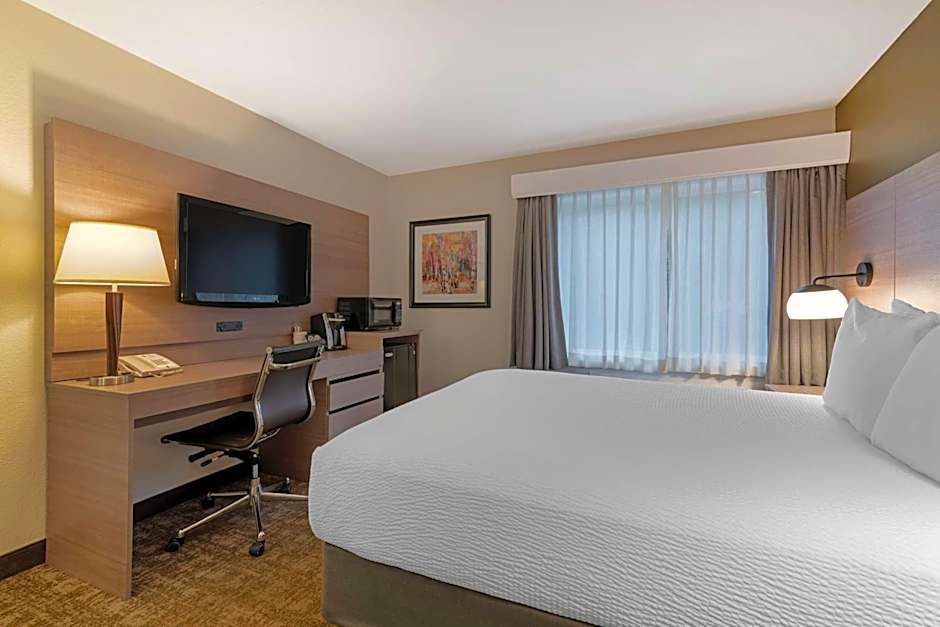 Best Western Plus Windjammer Inn & Conference Center