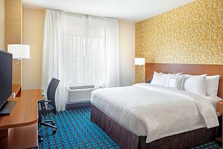 King Room with Roll-in Shower - Mobility and Hearing Accessible
